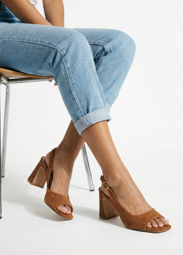 Escarpins bout ouvert, découpe féminine Camel velours