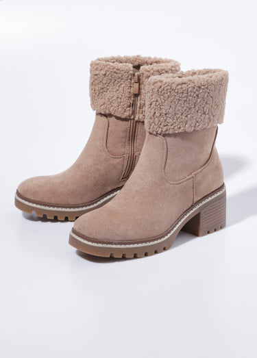Boots suédine à talon, revers fourrure Beige