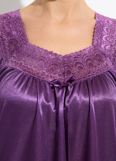 Chemise de nuit satinée longue antistatique dentelle Prune