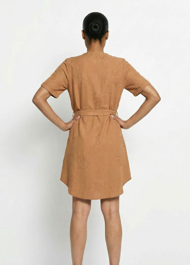 Robe chemisier col V, brodée feuillage Camel