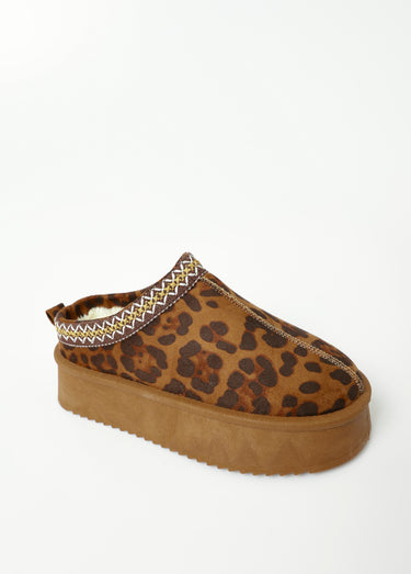 Mules effet daim fourrées et compensées Leopard