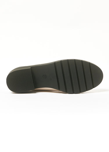 Mocassins vernis avec semelle crantée Beige
