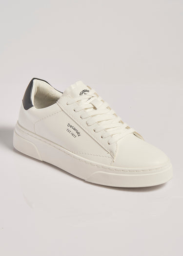 Sneakers sportswear chic monochromes Blanc