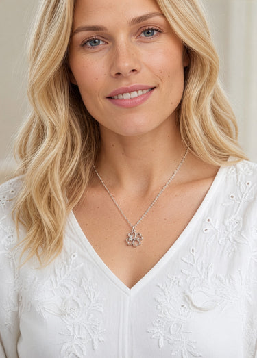 Le Collier et son pendentif Tréfle en cadeau dès 49€ d'achats.
