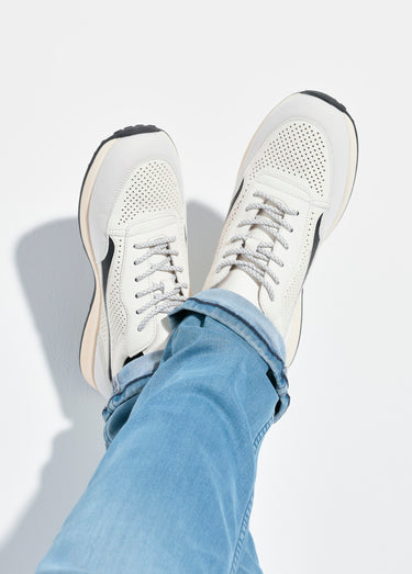 Baskets bimatière en simili cuir perforé Blanc