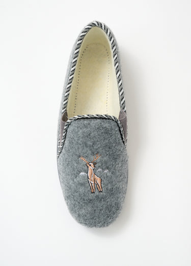 Chausson mocassin grande largeur mixte brodé Gris
