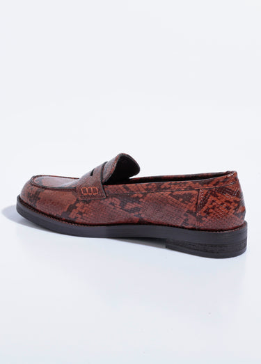 Mocassins aspect reptile petit talon Marron