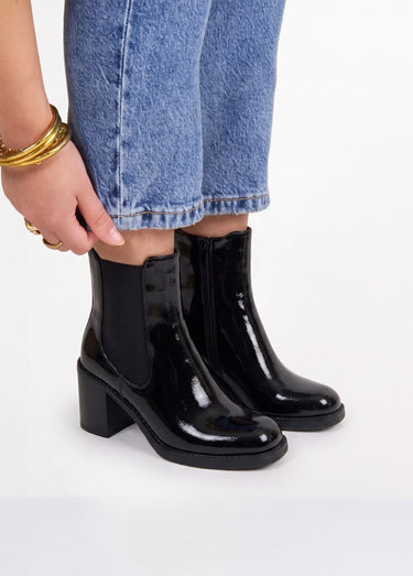 Chelsea boots vernies à talon, bout carré Noir