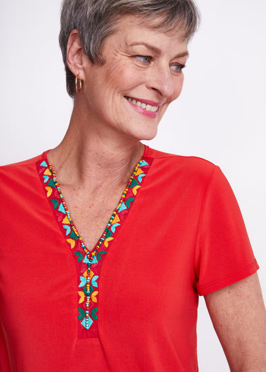 Tee-shirt maille extensible encolure fantaisie Rouge