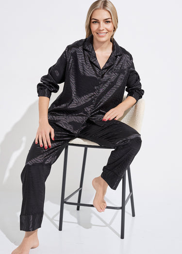 Pyjama long en satin motif zébré Noir