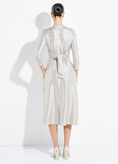 Robe longue brillante encolure V plissée Dore