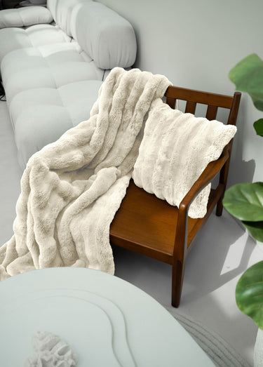Plaid cotelé fausse fourrure 1,8m x 1,3m Ivoire