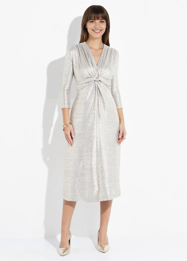 Robe longue brillante encolure V plissée Dore
