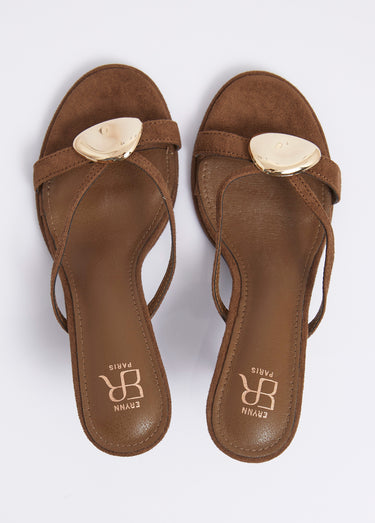 Mules croisées talon fin et détail métal Marron