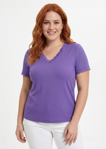 T-shirt col V fines côtes dentelle manches courtes Parme