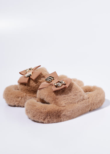 Mules fourrure et noeud Camel