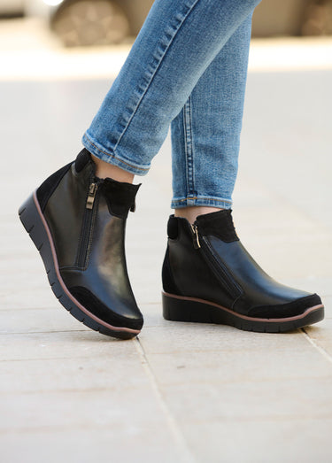 Boots compensées cuir lisse et suédé Noir