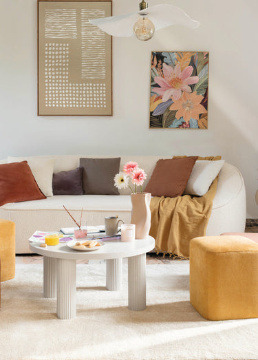 Table basse épurée avec pieds rainurés Creme
