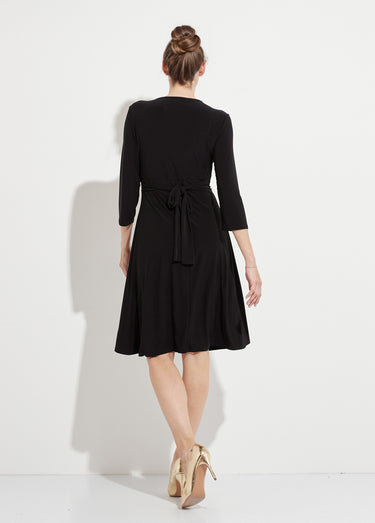 Robe courte col V effet drapé ceinture bijou Noir