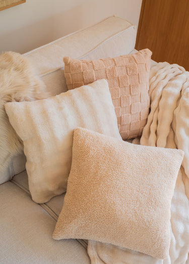 Coussin déco en coral fleece doux Beige
