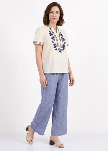 Blouse broderies fleuries col tunisien Ecru/Bleu