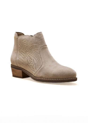 Boots en cuir perforé avec petit talon Beige