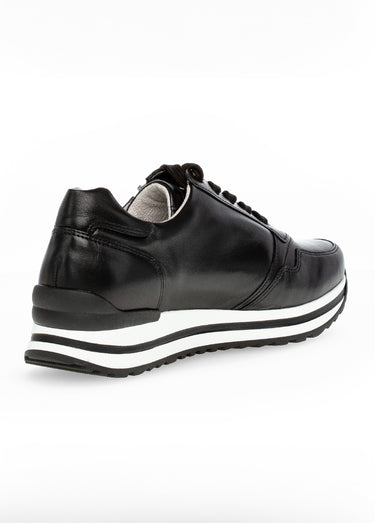 Baskets joggers compensées cuir lisse Noir