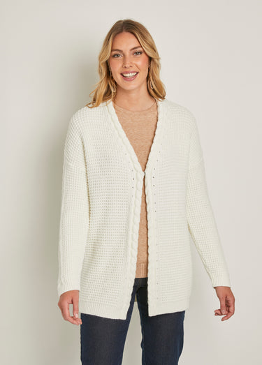 Long gilet chaud perlé col V torsadé pressionné Ecru