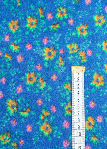 Coupon tissu habillement, fleurs vives Fond Bleu
