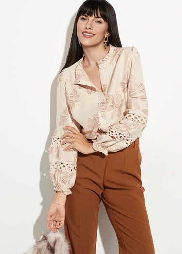Chemisier boutonné, broderies et guipure Beige