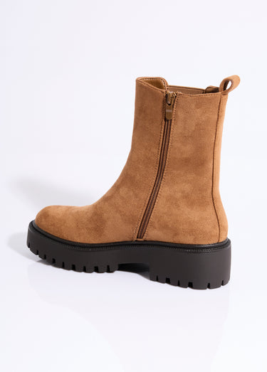 Boots Chelsea suédine avec clous métal Camel
