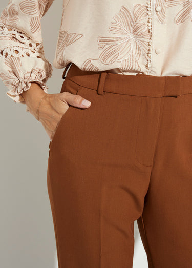 Pantalon cigarette à revers chic Camel