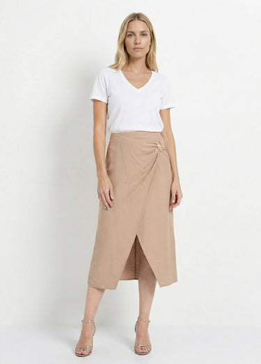 Jupe portefeuille détail métal bijou Beige