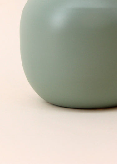 Vase en métal avec col étroit et long Vert