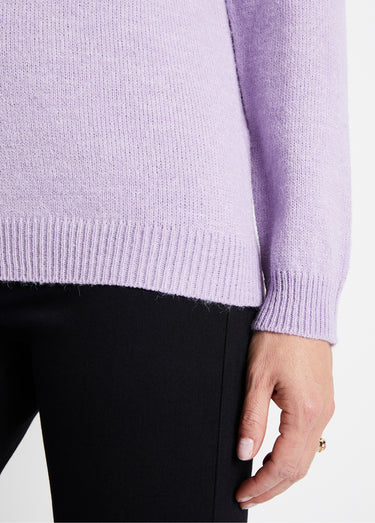 Pull doux uni brodé col rond manches longues Lilas