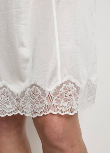 Fond de robe satiné antistatique et dentelle Blanc