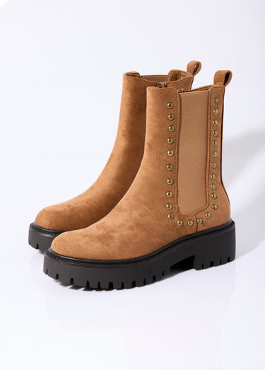 Boots Chelsea suédine avec clous métal Camel