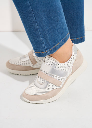 Baskets scratchées souples largeur confort Blanc