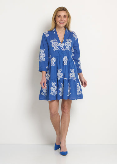 Robe volantée courte avec broderies Bleu