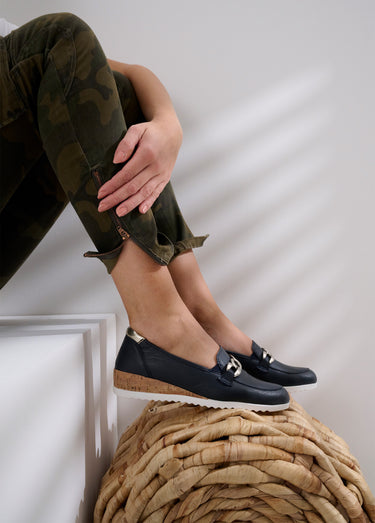 Mocassins chaîne largeur confort compensés Marine