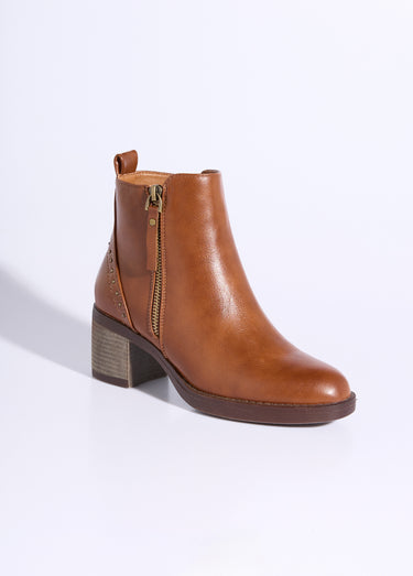 Boots zippées à talon détails cloutés Camel