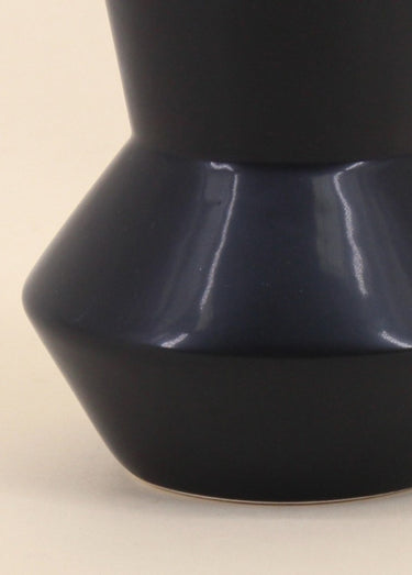 Vase zig zag foncé en dolomite Bleu