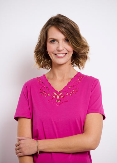 T-shirt col V ajouré brodé Fuchsia