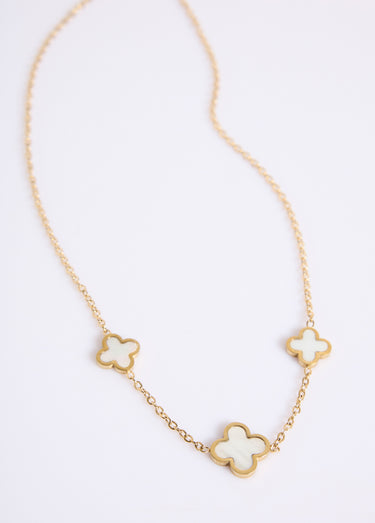 Collier avec breloques fleur acier inoxydable et nacre Dore