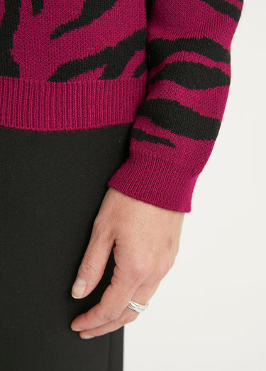 Pull doux jacquard zèbre col rond Cassis/Noir
