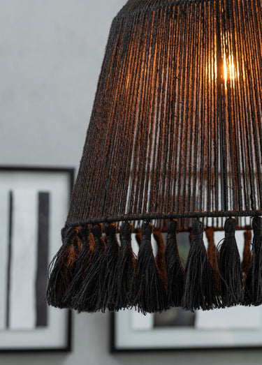 Luminaire forme abat jour, avec pompons Noir