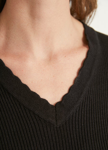 Pull fin uni maille côtelée col V Noir