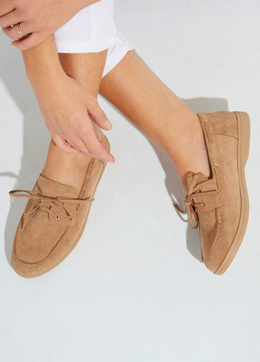 Mocassins suédine à lacets style bateaux Camel