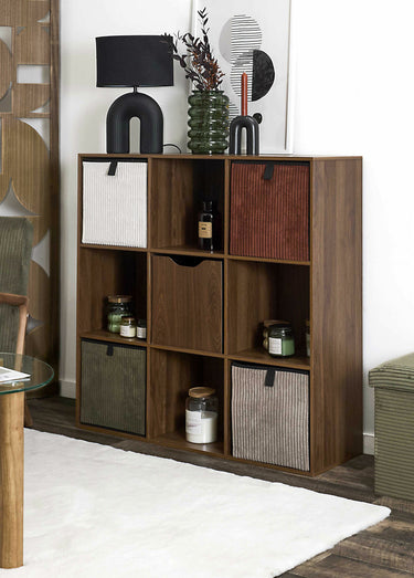 Meuble 9 cases en bois foncé rainuré Marron