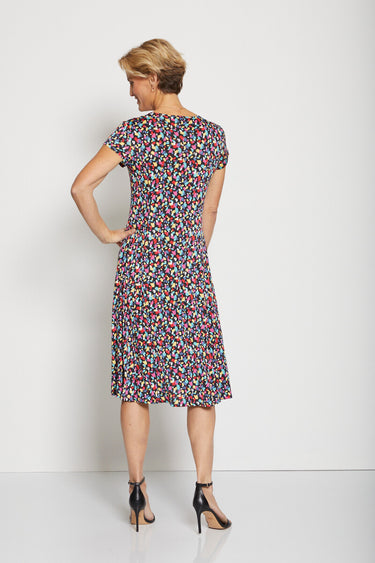 Robe courte galbée évasée Fond Noir